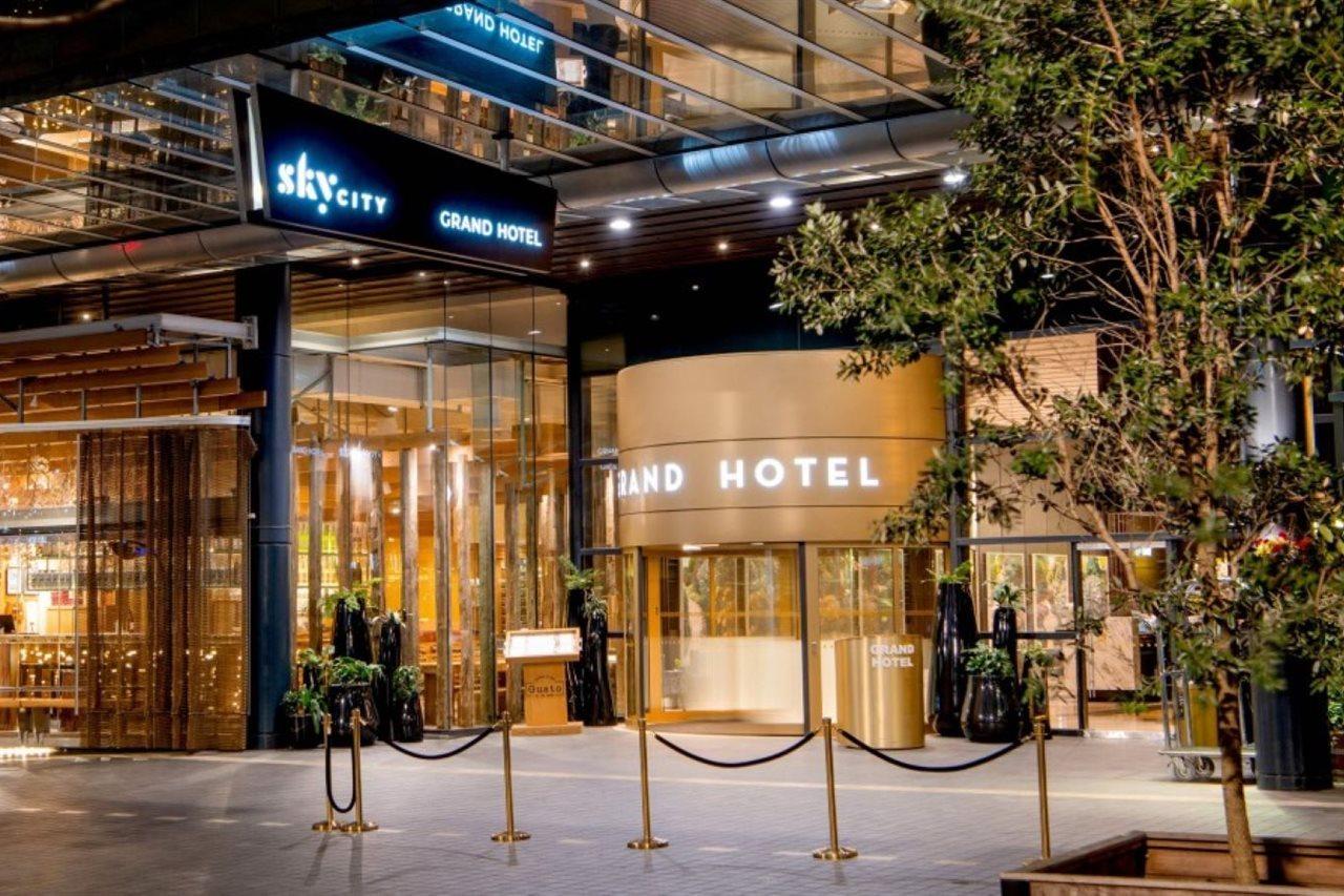 The Grand By Skycity Hotel Auckland Exterior photo The hotel's entrance