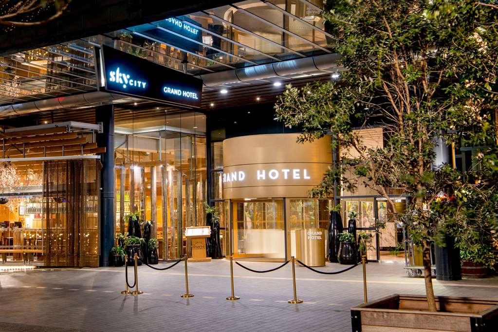 The Grand By Skycity Hotel Auckland Exterior photo The hotel's entrance